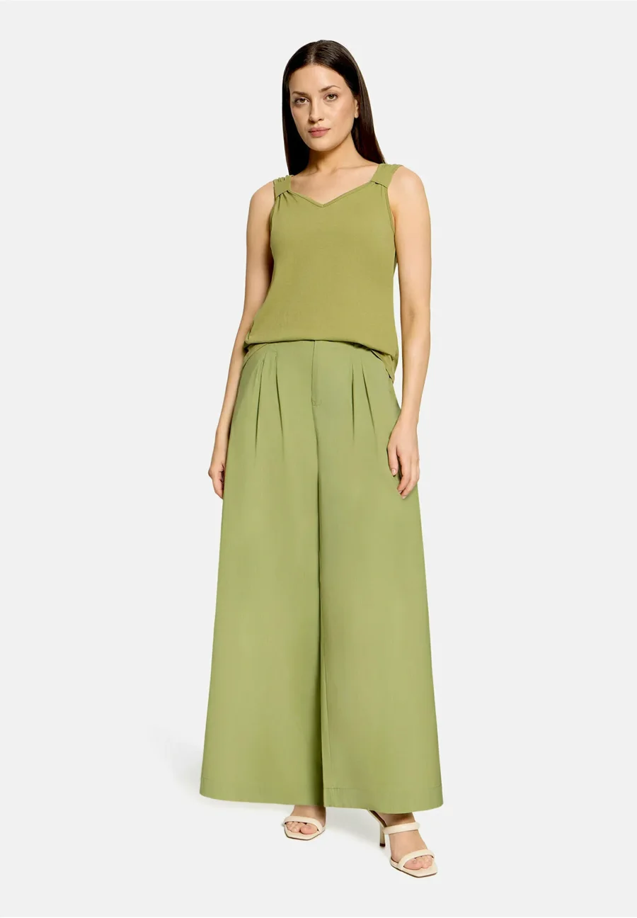 Top și pantaloni palazzo